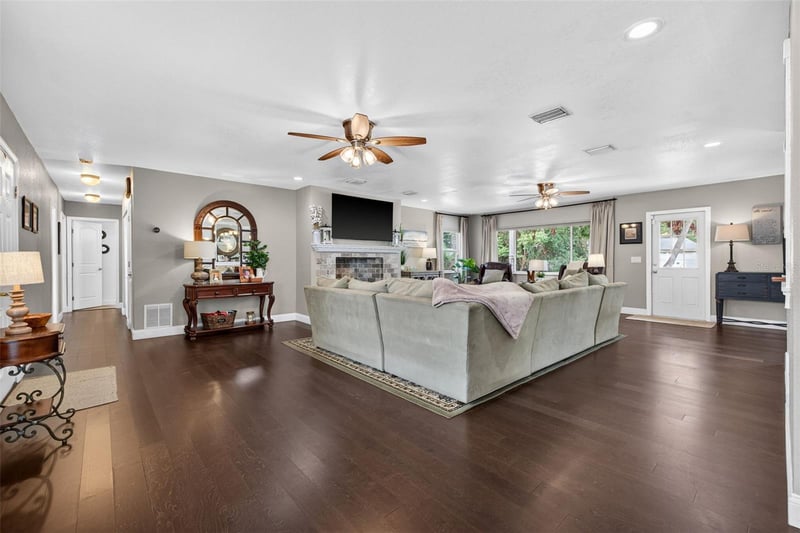 712 Oakwood Ave, Brandon, FL 33511