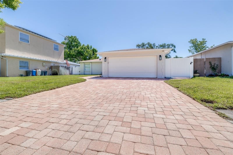 11147 Longhill Dr, Pinellas Park, FL 33782