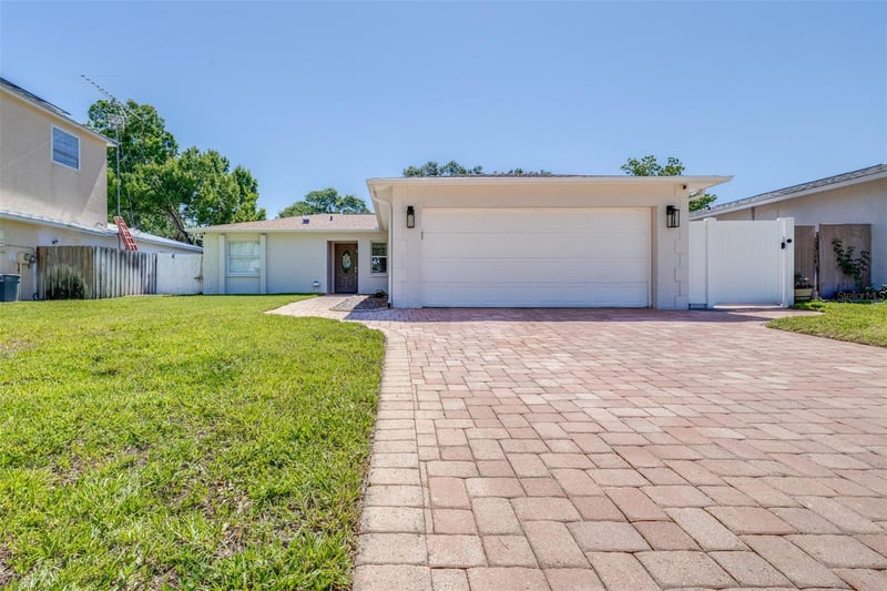 11147 Longhill Dr, Pinellas Park, FL 33782