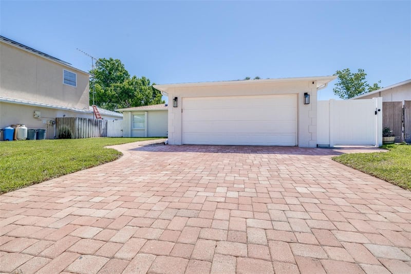11147 Longhill Dr, Pinellas Park, FL 33782