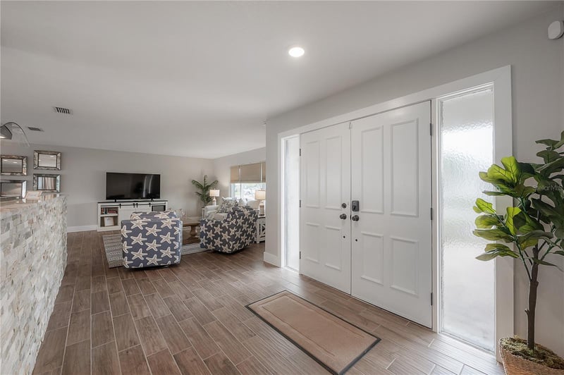 6322 Cottonwood Ln, Apollo Beach, FL 33572
