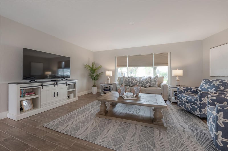 6322 Cottonwood Ln, Apollo Beach, FL 33572