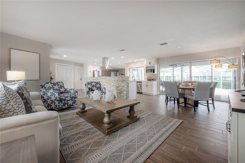 6322 Cottonwood Ln, Apollo Beach, FL 33572
