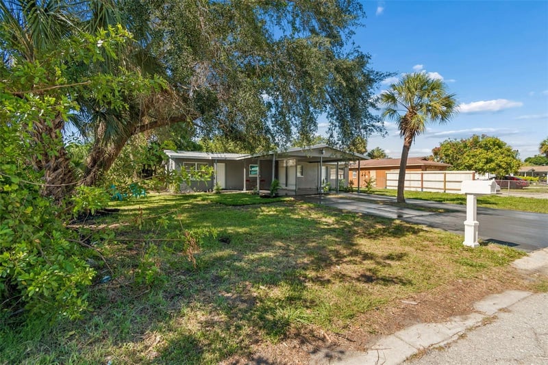2105 46th Avenue Dr, Bradenton, FL 34207