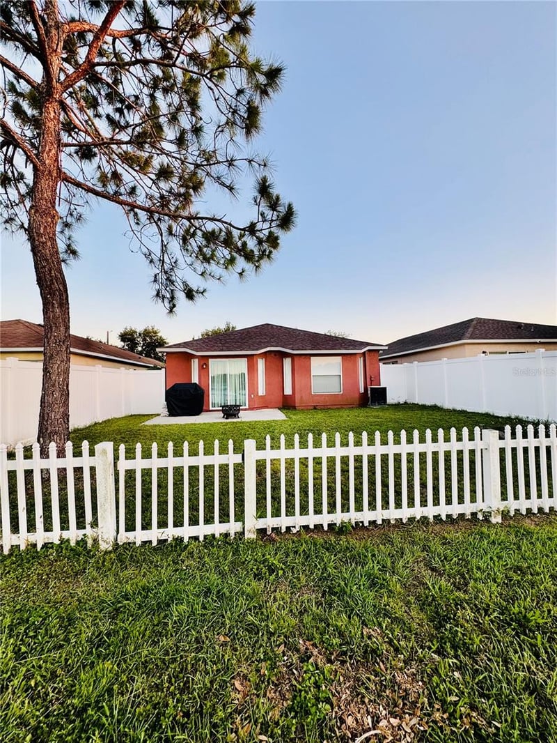 8035 Canterbury Lake Blvd, Tampa, FL 33619