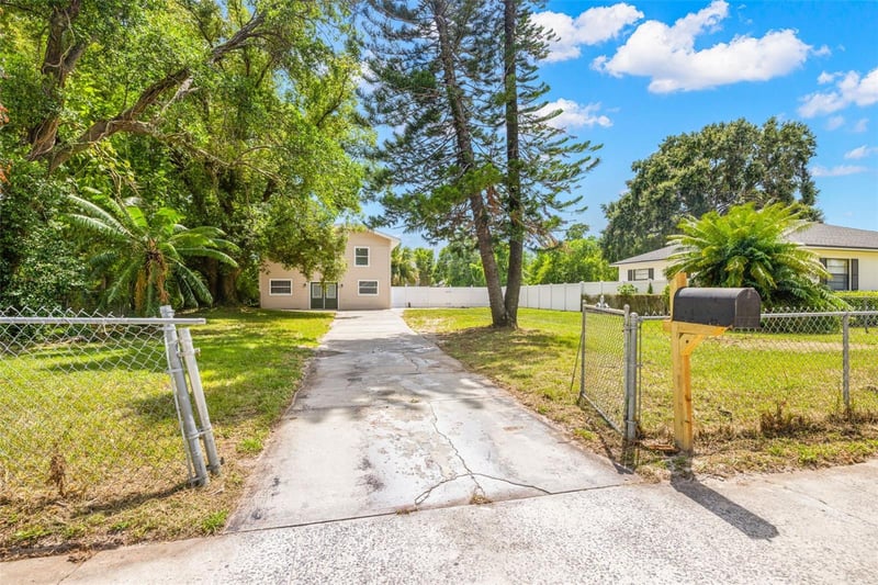 305 Hanna Ave, Tampa, FL 33604