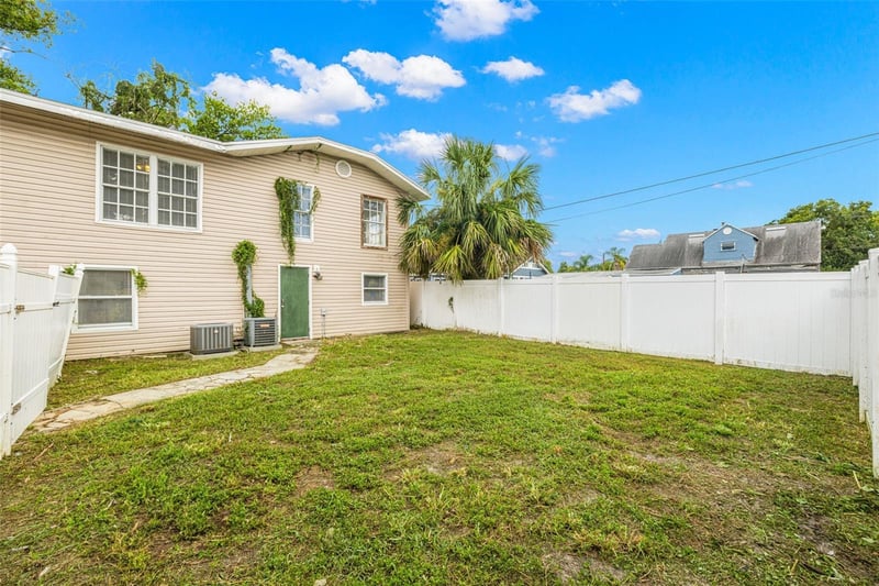 305 Hanna Ave, Tampa, FL 33604