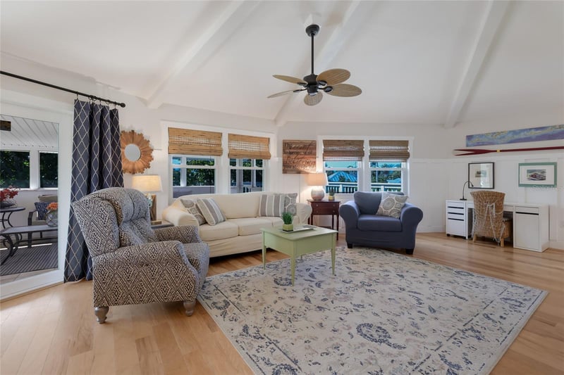 221 85th St, Holmes Beach, FL 34217
