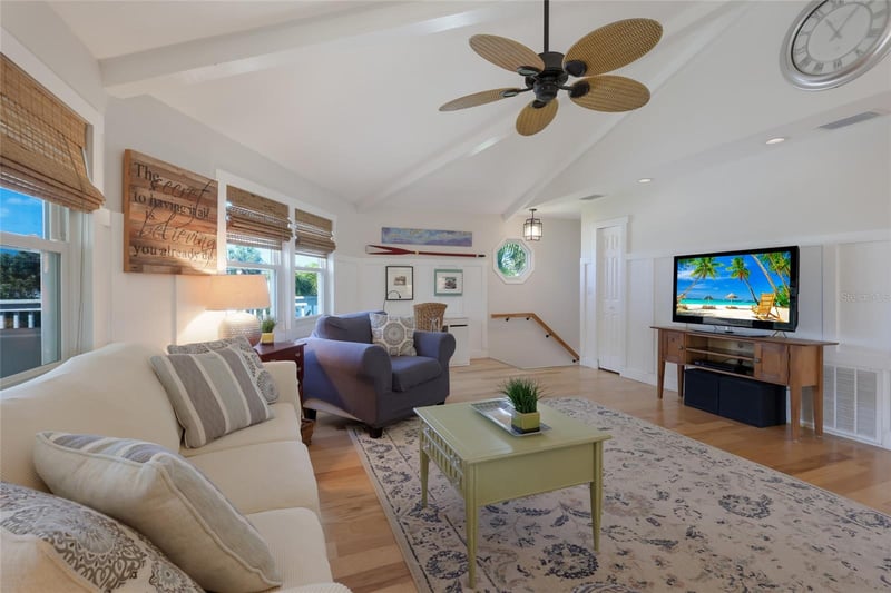 221 85th St, Holmes Beach, FL 34217