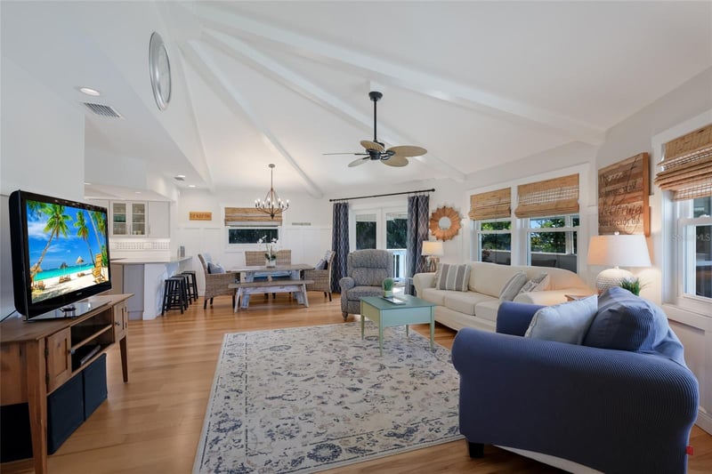 221 85th St, Holmes Beach, FL 34217