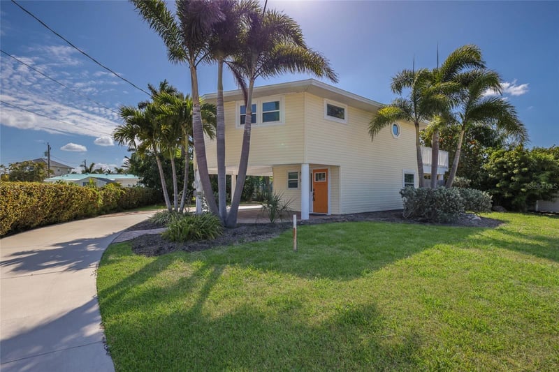221 85th St, Holmes Beach, FL 34217