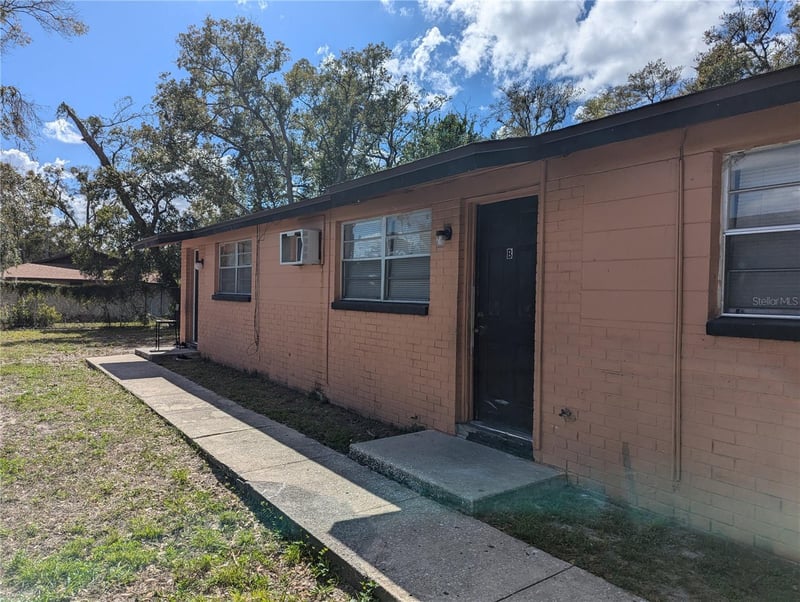 1215 108th Ave, Tampa, FL 33612