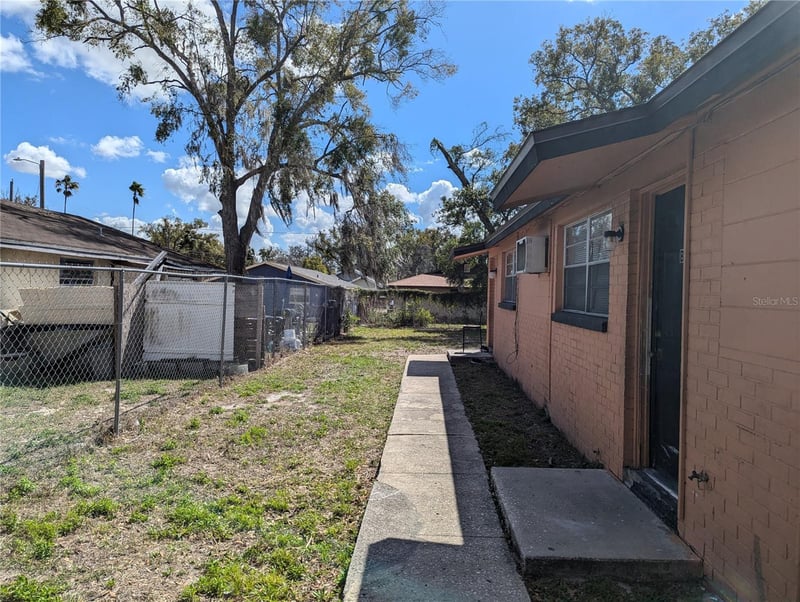 1215 108th Ave, Tampa, FL 33612