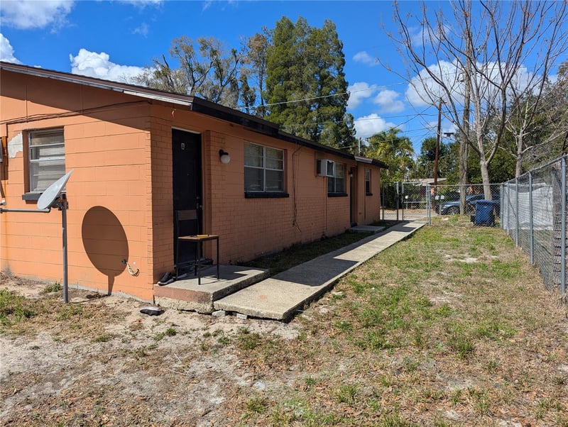 1215 108th Ave, Tampa, FL 33612