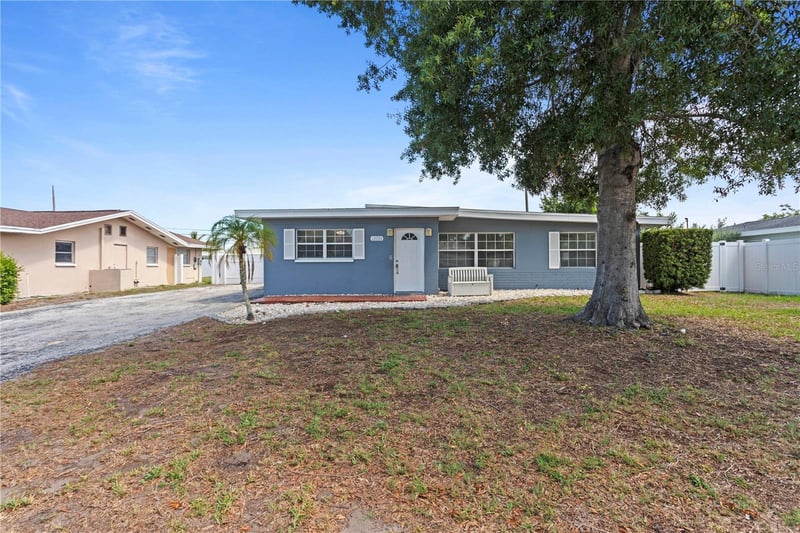 13733 Trinidad Dr, Seminole, FL 33776