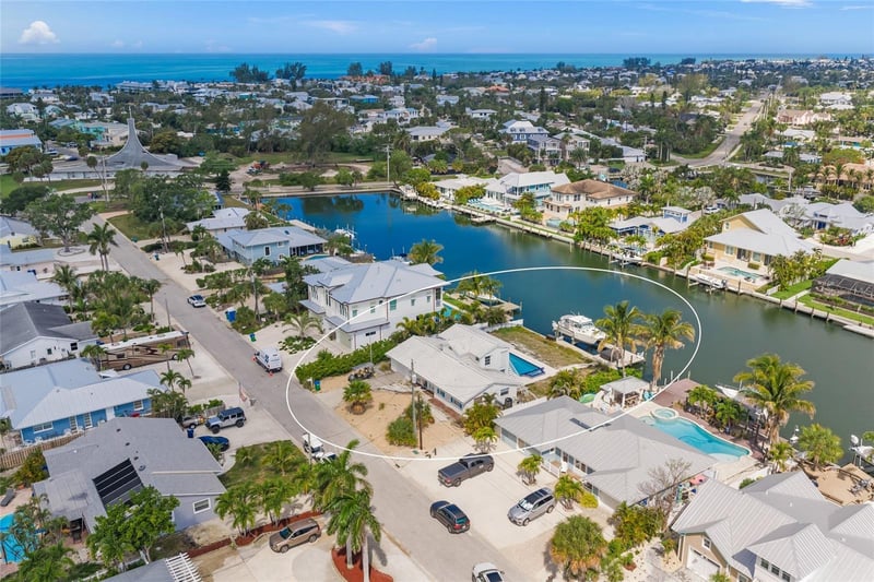512 67th St, Holmes Beach, FL 34217