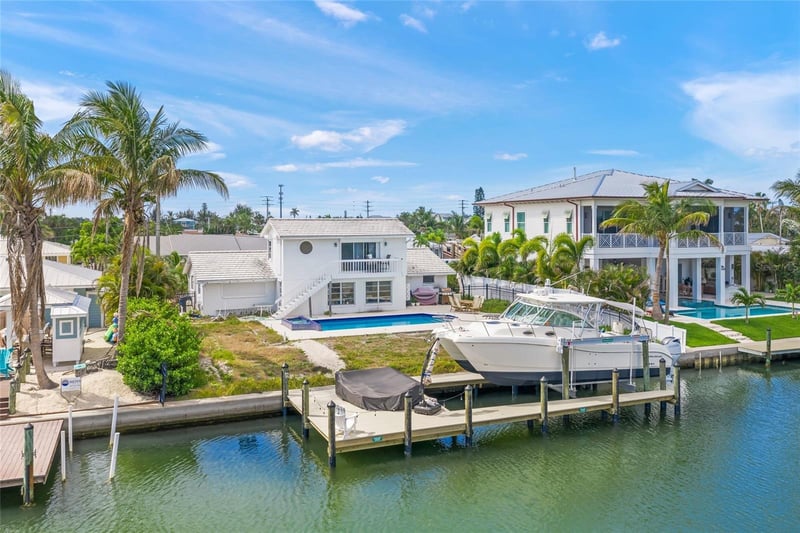 512 67th St, Holmes Beach, FL 34217