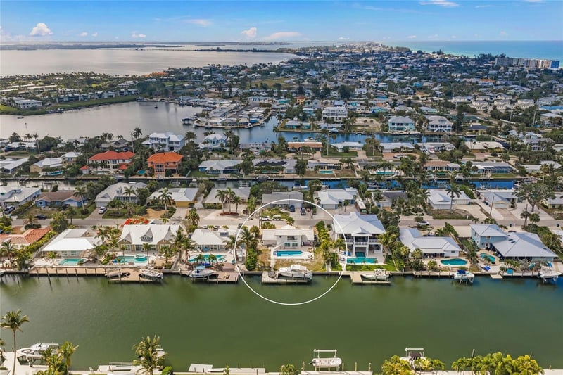 512 67th St, Holmes Beach, FL 34217