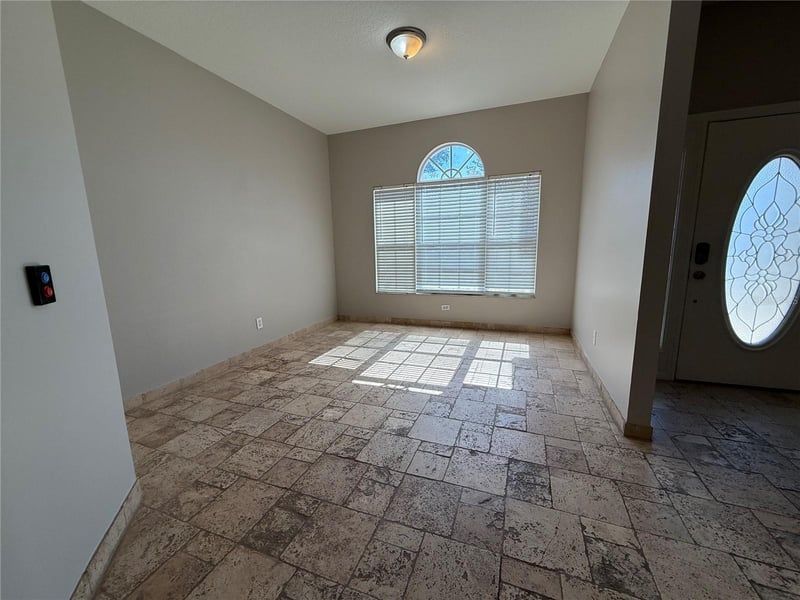 2212 Misty Ridge Ln, Valrico, FL 33594
