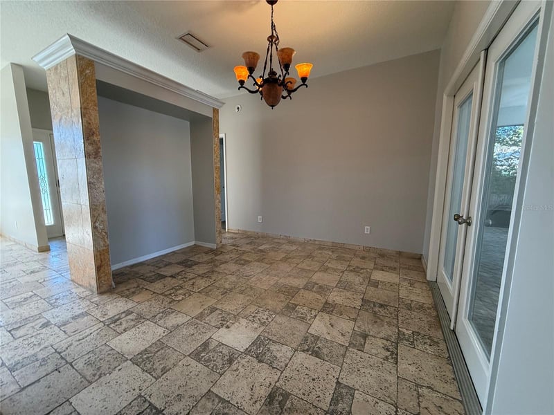 2212 Misty Ridge Ln, Valrico, FL 33594