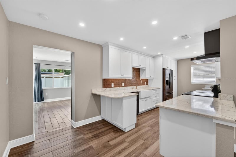 6670 26th Way, St Petersburg, FL 33703
