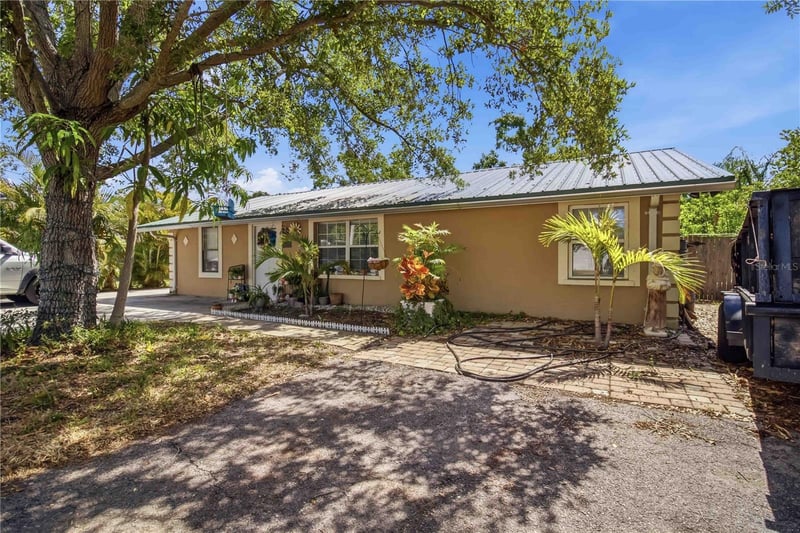5727 11th St, Bradenton, FL 34203