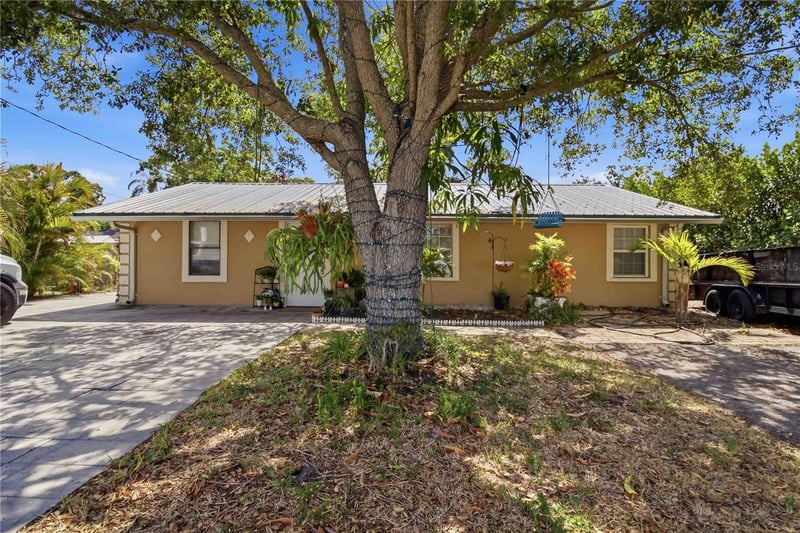 5727 11th St, Bradenton, FL 34203