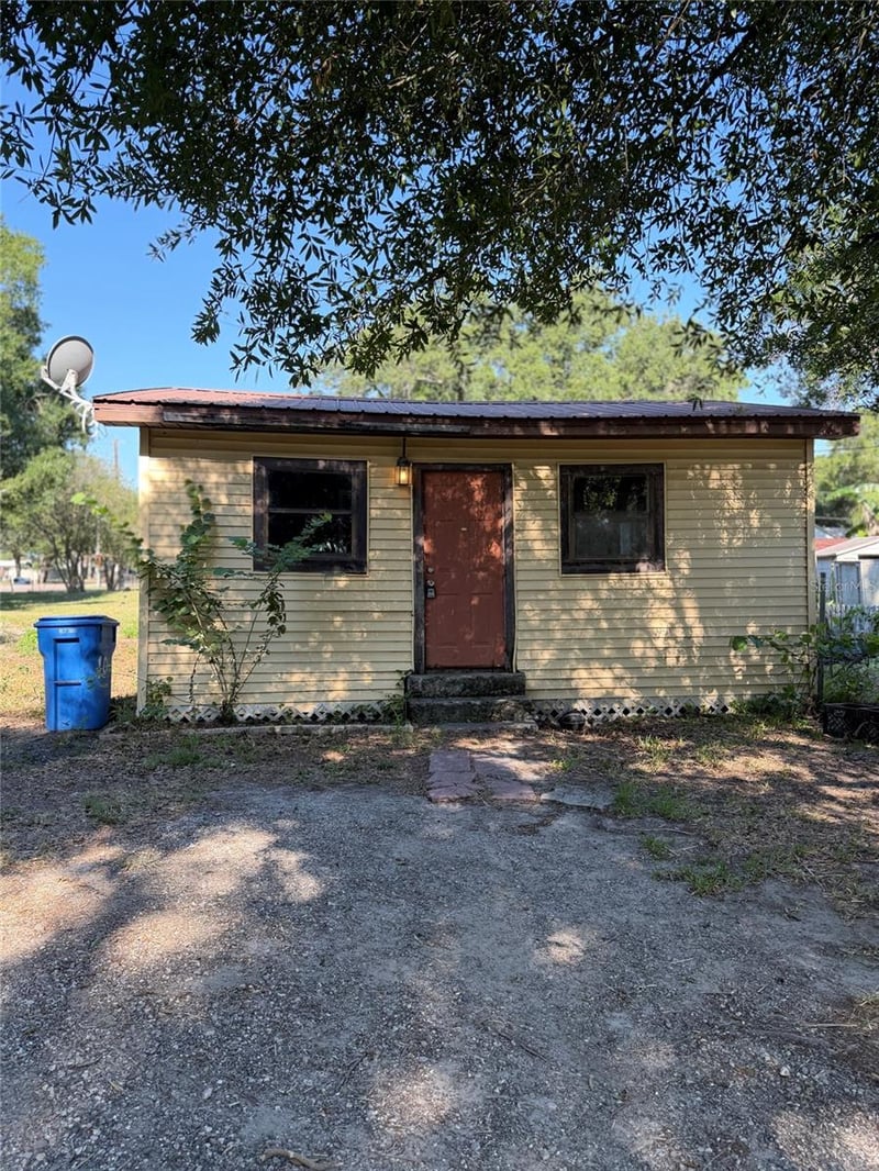 10114 Columbus Dr, Tampa, FL 33619