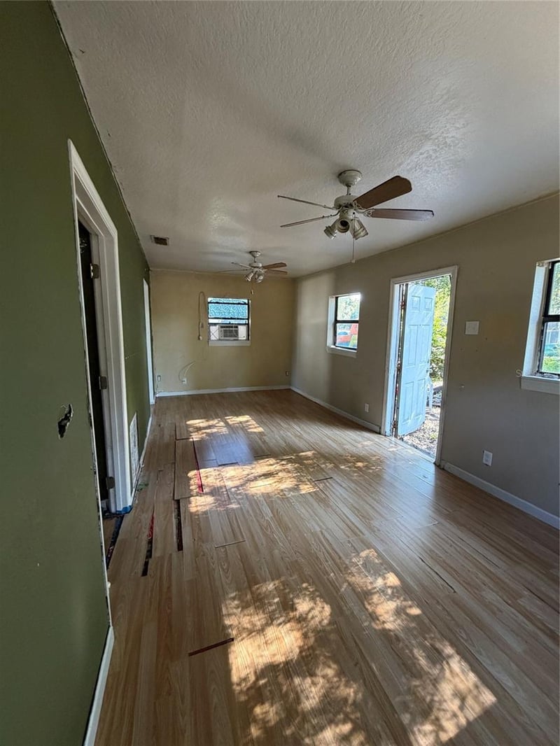 10114 Columbus Dr, Tampa, FL 33619