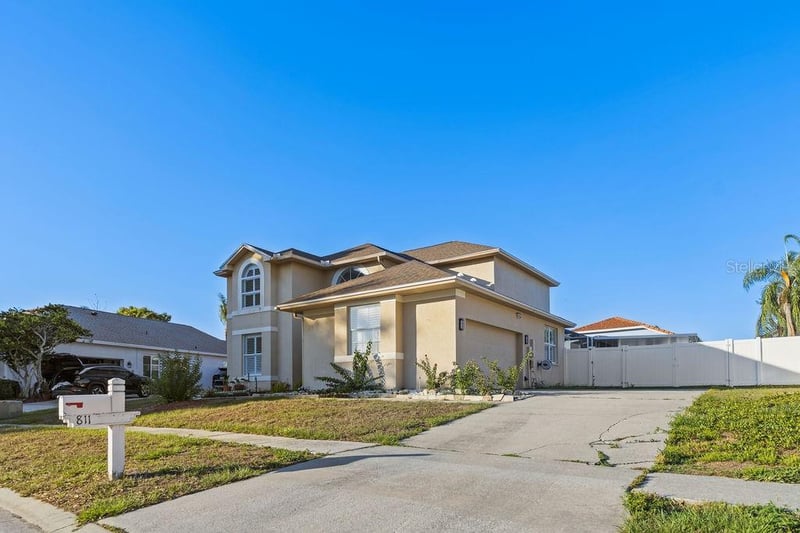 811 Sandcastle Cir, Brandon, FL 33511