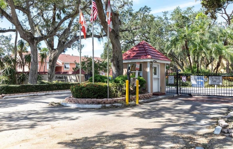 4160 35th Ter #I, St Petersburg, FL 33711