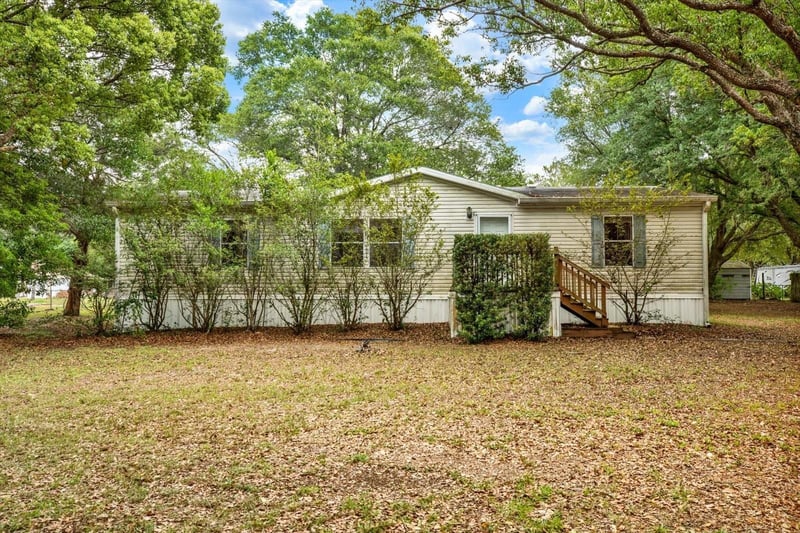 3804 Pinto Ln, Zephyrhills, FL 33541
