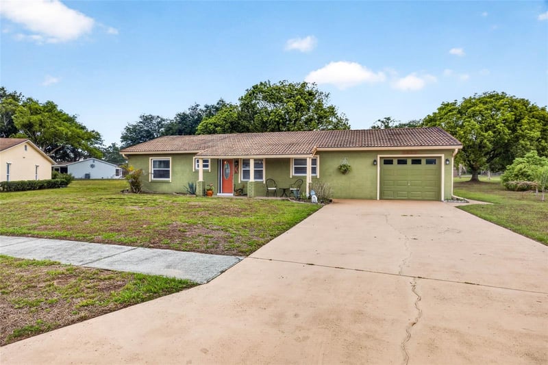 8429 Jacqueline Ct, Zephyrhills, FL 33541