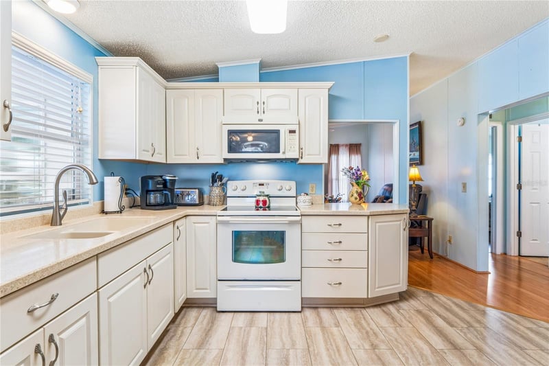 7136 Valor St #325, Zephyrhills, FL 33541