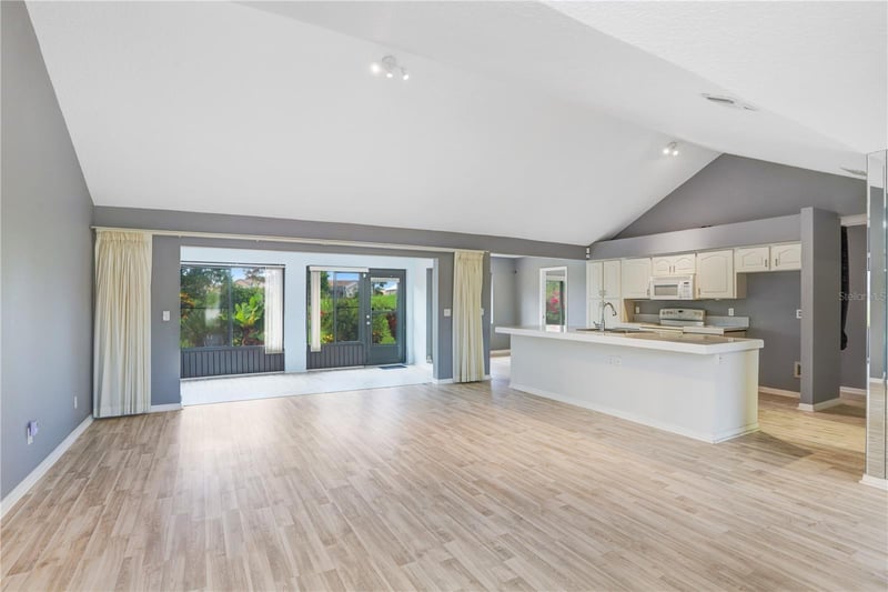 1826 Wolf Laurel Dr, Sun City Center, FL 33573
