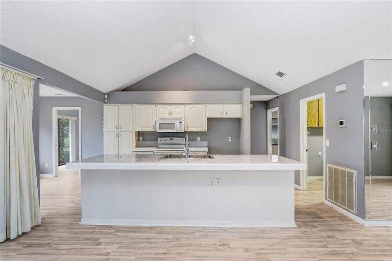 1826 Wolf Laurel Dr, Sun City Center, FL 33573