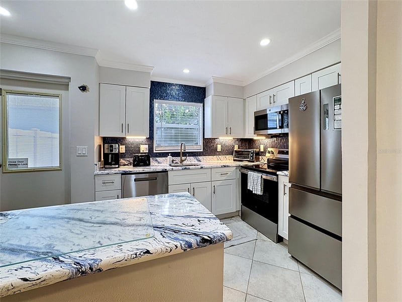 120 52nd St, Holmes Beach, FL 34217