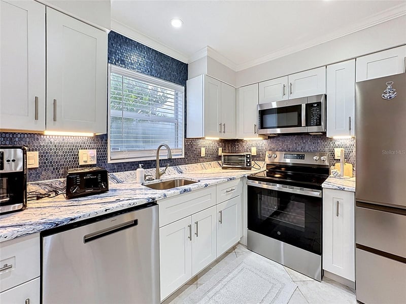 120 52nd St, Holmes Beach, FL 34217