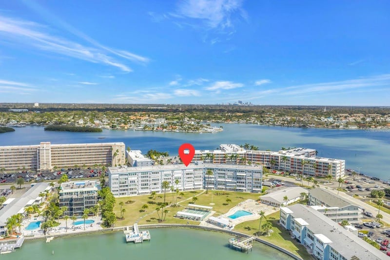 1868 Shore Dr #212, South Pasadena, FL 33707