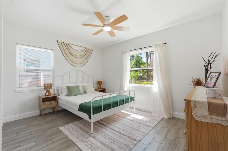 2855 Valencia Way, St Petersburg, FL 33705
