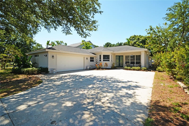 3293 Mallard Dr, Safety Harbor, FL 34695