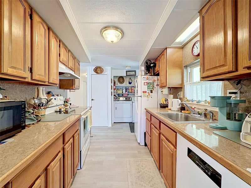 5206 Wisteria Cir, New Port Richey, FL 34653