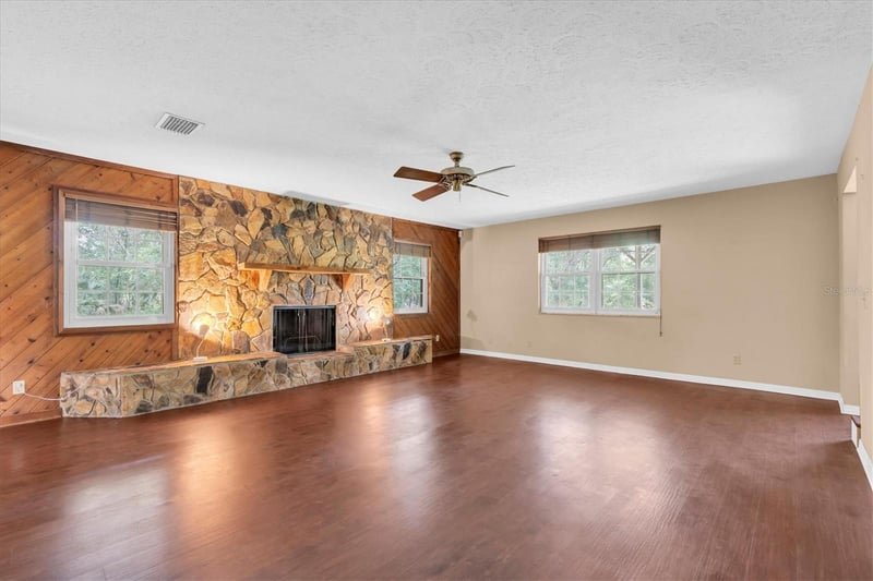 10422 Woodmere Rd, Tampa, FL 33617
