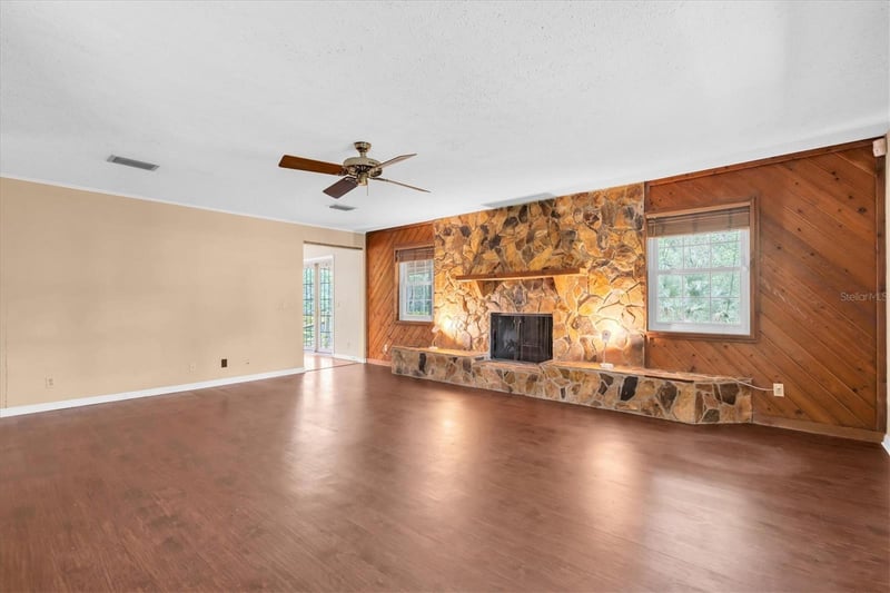 10422 Woodmere Rd, Tampa, FL 33617