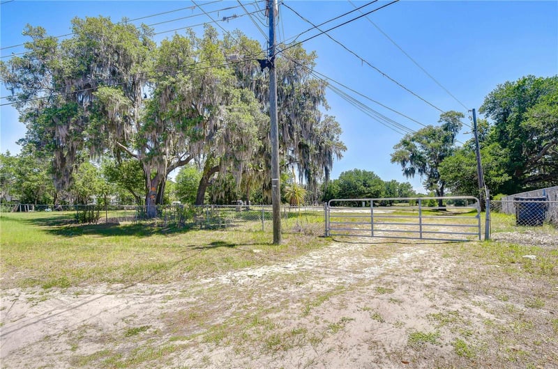 8706 Mary Ivy Dr, Plant City, FL 33567