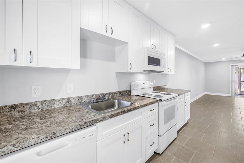 4435 1st St #104, St Petersburg, FL 33703