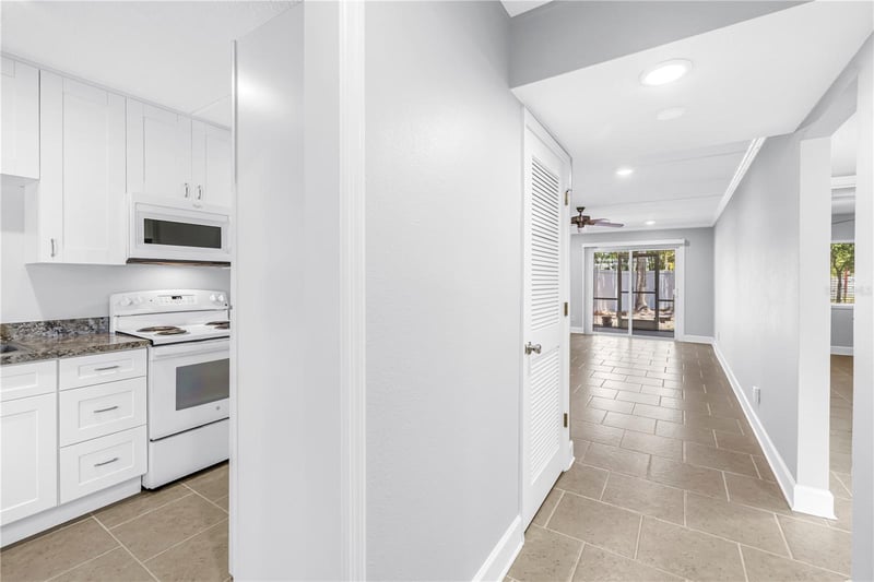 4435 1st St #104, St Petersburg, FL 33703