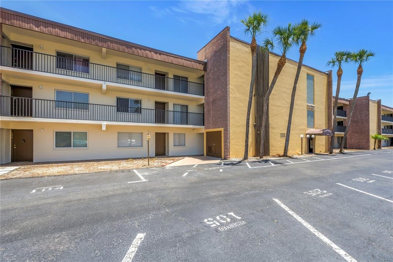 4435 1st St #104, St Petersburg, FL 33703