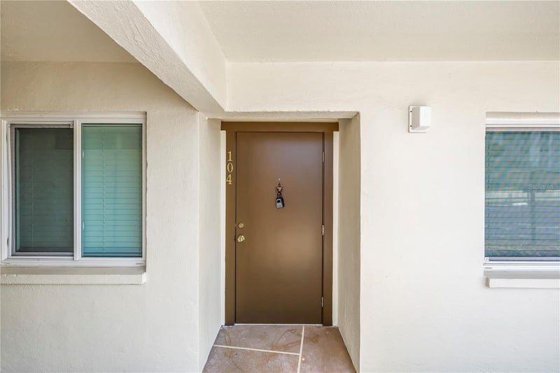 4435 1st St #104, St Petersburg, FL 33703