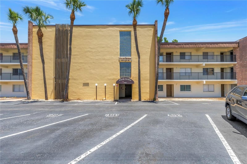 4435 1st St #104, St Petersburg, FL 33703